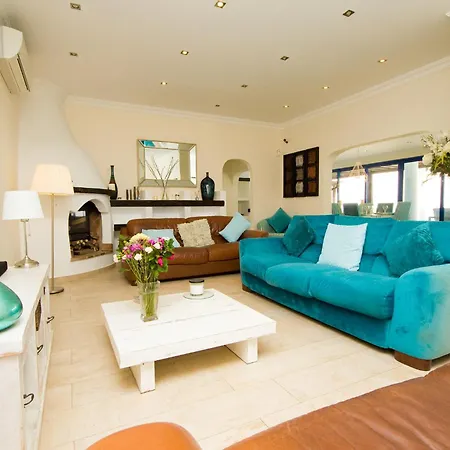 Villa Lucy - By Az *