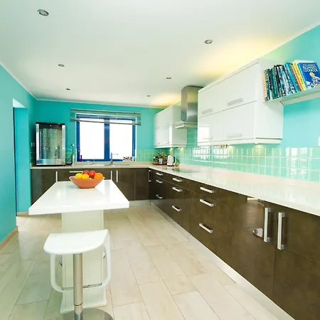 Villa Lucy - By Az *